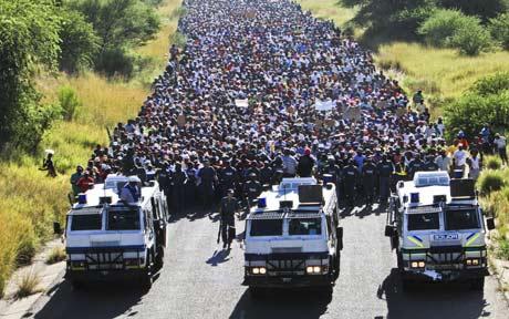 Sul Africanos tomaram as ruas por moradia,                        uma das pautas.
