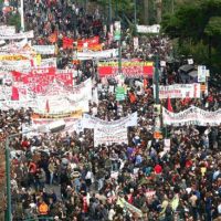 Grécia: Milhares de pessoas concentram-se em Atenas em dia de greve geral
