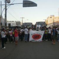 Estudantes param as ruas de Santarém contra o aumento da passagem de ônibus.