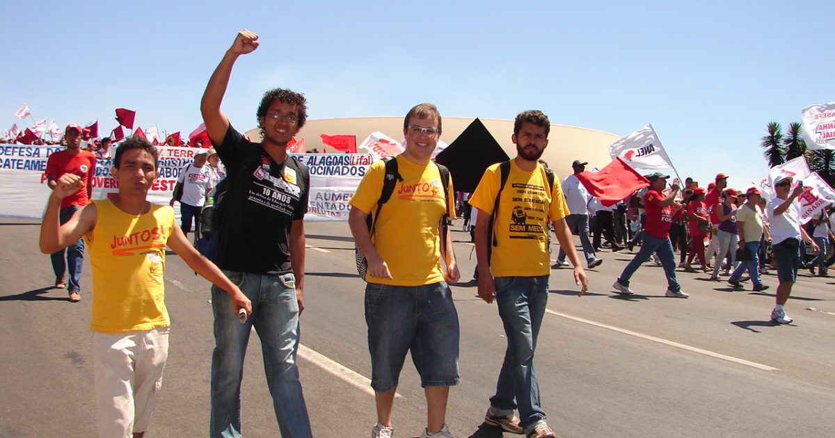 Marcha em Brasília em defesa da educação, saúde e reforma agrária!