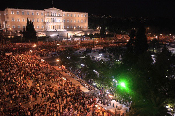Entre o desastre e o futuro — a luta do povo grego