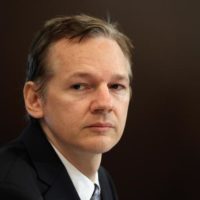 Asilo político a Julian Assange!