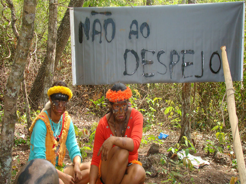 Somos todos Guarani-Kaiowá! Todo apoio à luta dos povos indígenas!