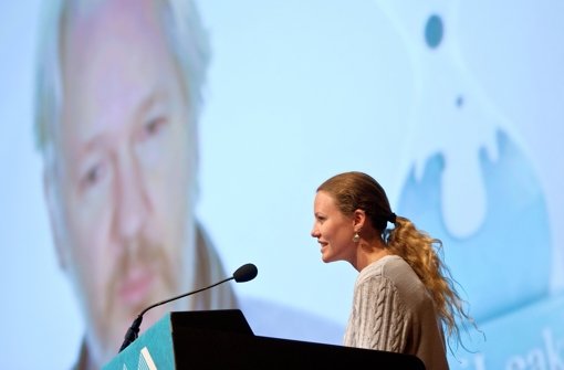 Assange incita hackers a infiltrarem-se em serviços de inteligência