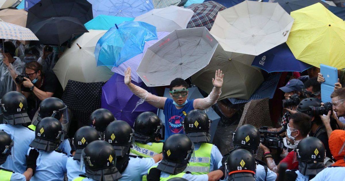 Solidariedade aos jovens de Hong Kong: a “Revolta do Guarda-chuva” não acabou.