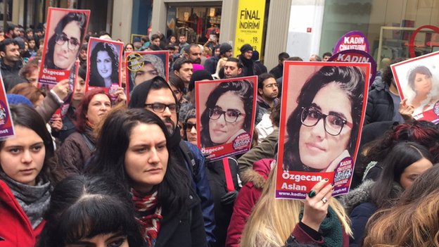 TURQUIA: Özgecan Aslan, jovem morta após estupro, leva milhares de turcas às ruas!