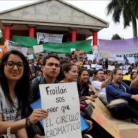 Paraguai: Entrevista com estudantes do #UNANoTeCalles