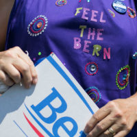 Uma onda de jovens mulheres está impulsionando a candidatura de Sanders
