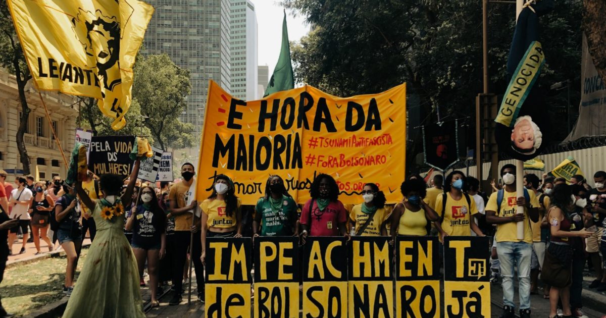 Entrar em movimento para defender a UFF e derrubar Bolsonaro