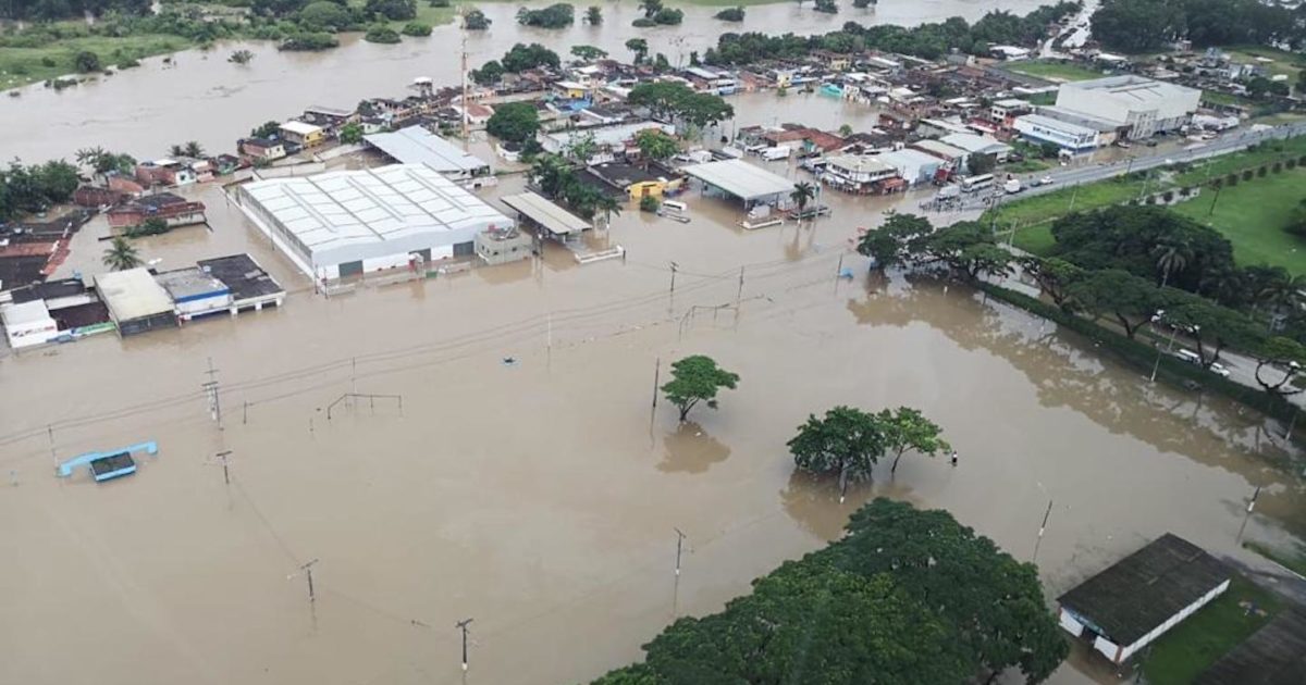 Entre Chuvas e Enchentes: Um retrato do racismo ambiental no Brasil