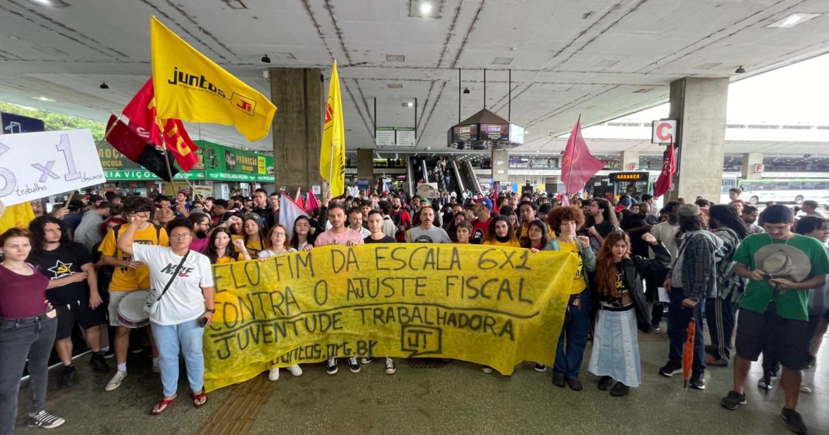 A desumana jornada de trabalho do estudante secundarista no Brasil!