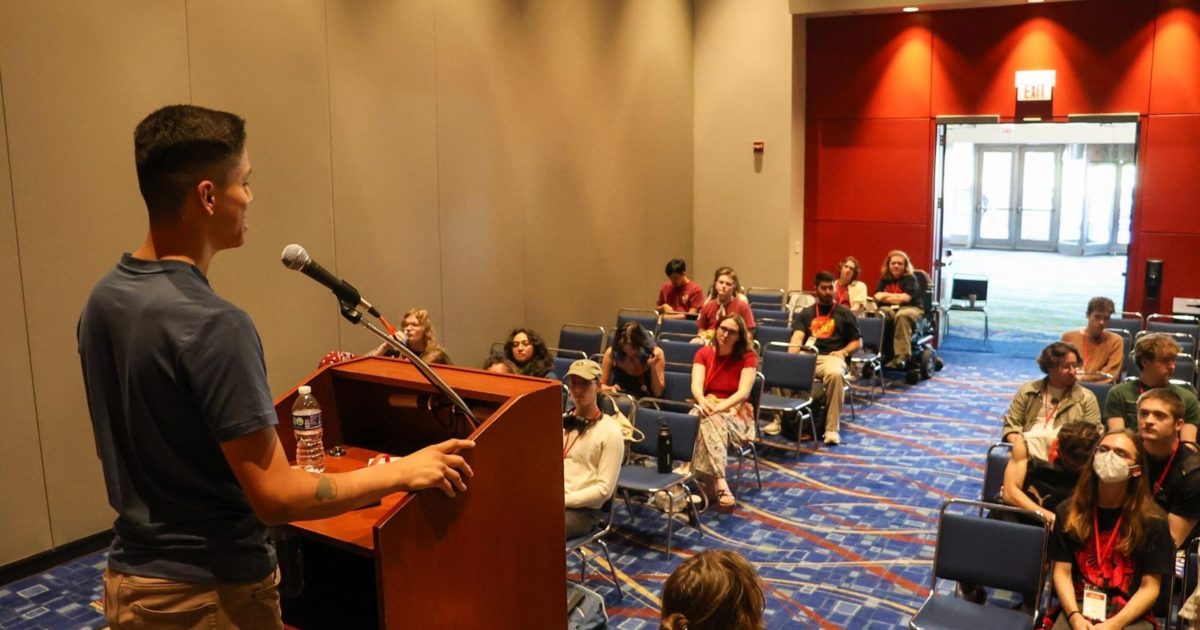 “Os jovens estão rejeitando o capitalismo e o genocídio” – Entrevista com Charlie Muller sobre a juventude do Democratic Socialists of America