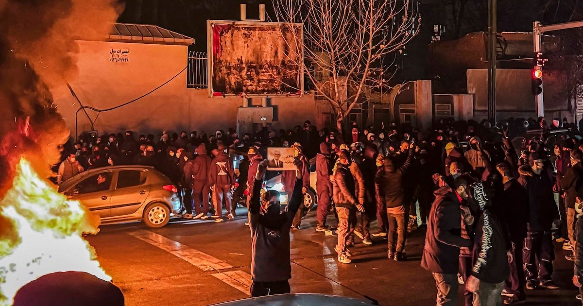 Contra o regime teocrático e autoritário do Irã e contra as interferências imperialistas: solidariedade com a luta dos povos do Irã