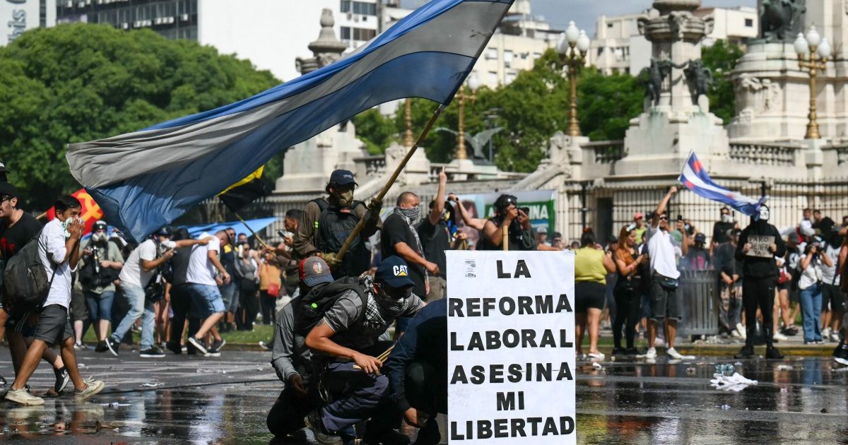 A GREVE GERAL ARGENTINA E A APROVAÇÃO DA CONTRA-REFORMA TRABALHISTA DE MILEI